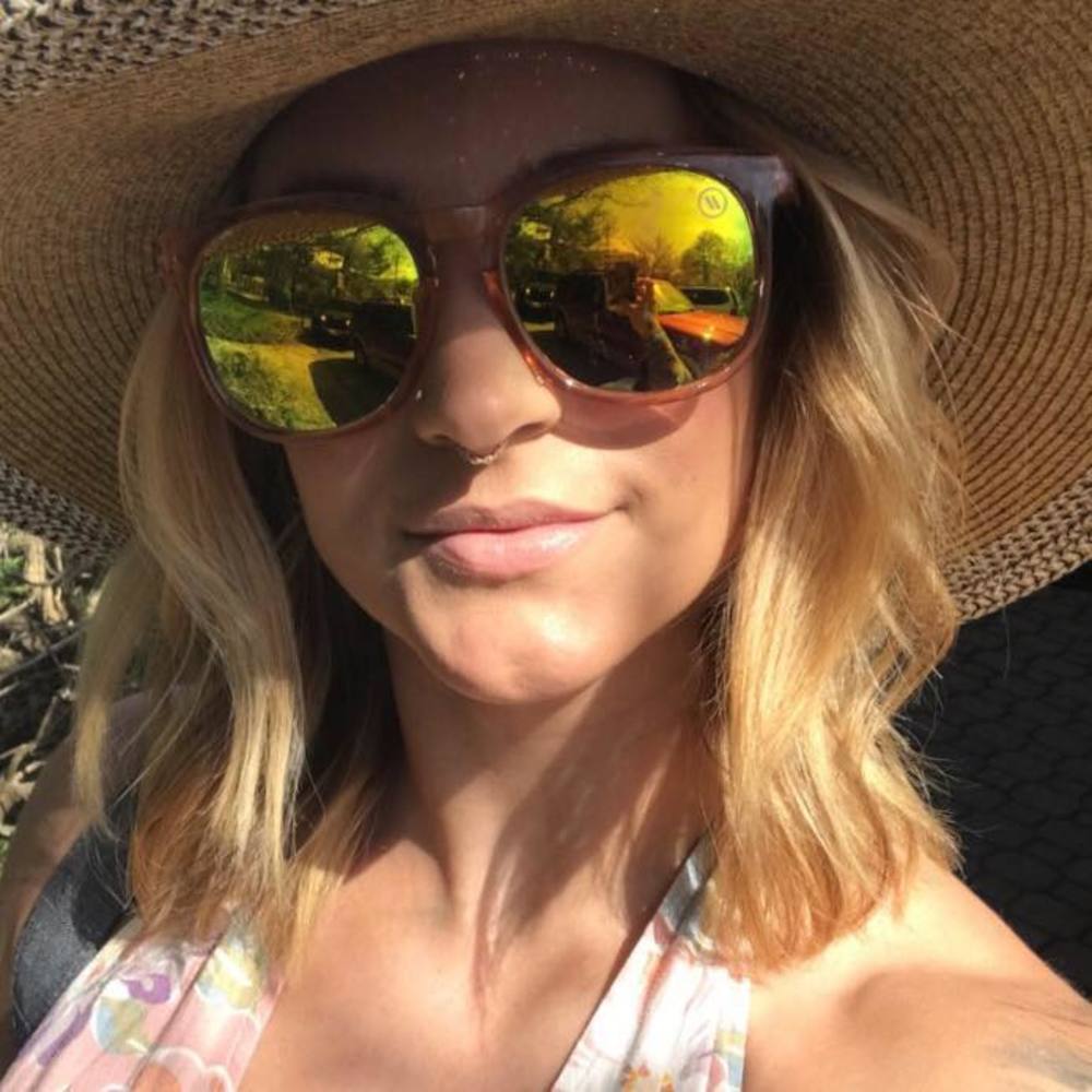 Meet your Posher, Hollie